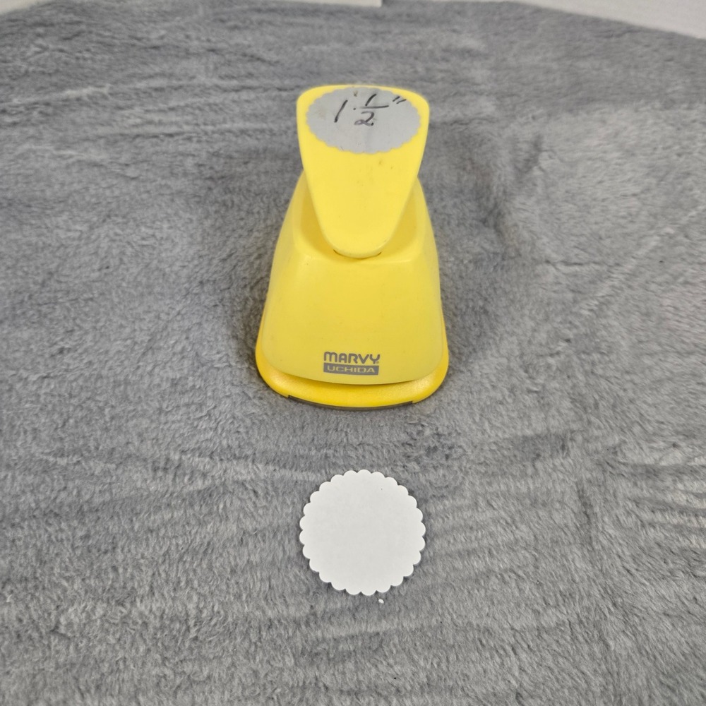Marvy Uchida Clever Lever Extra Jumbo Scalloped Circle Punch 1.5 Inch Yellow